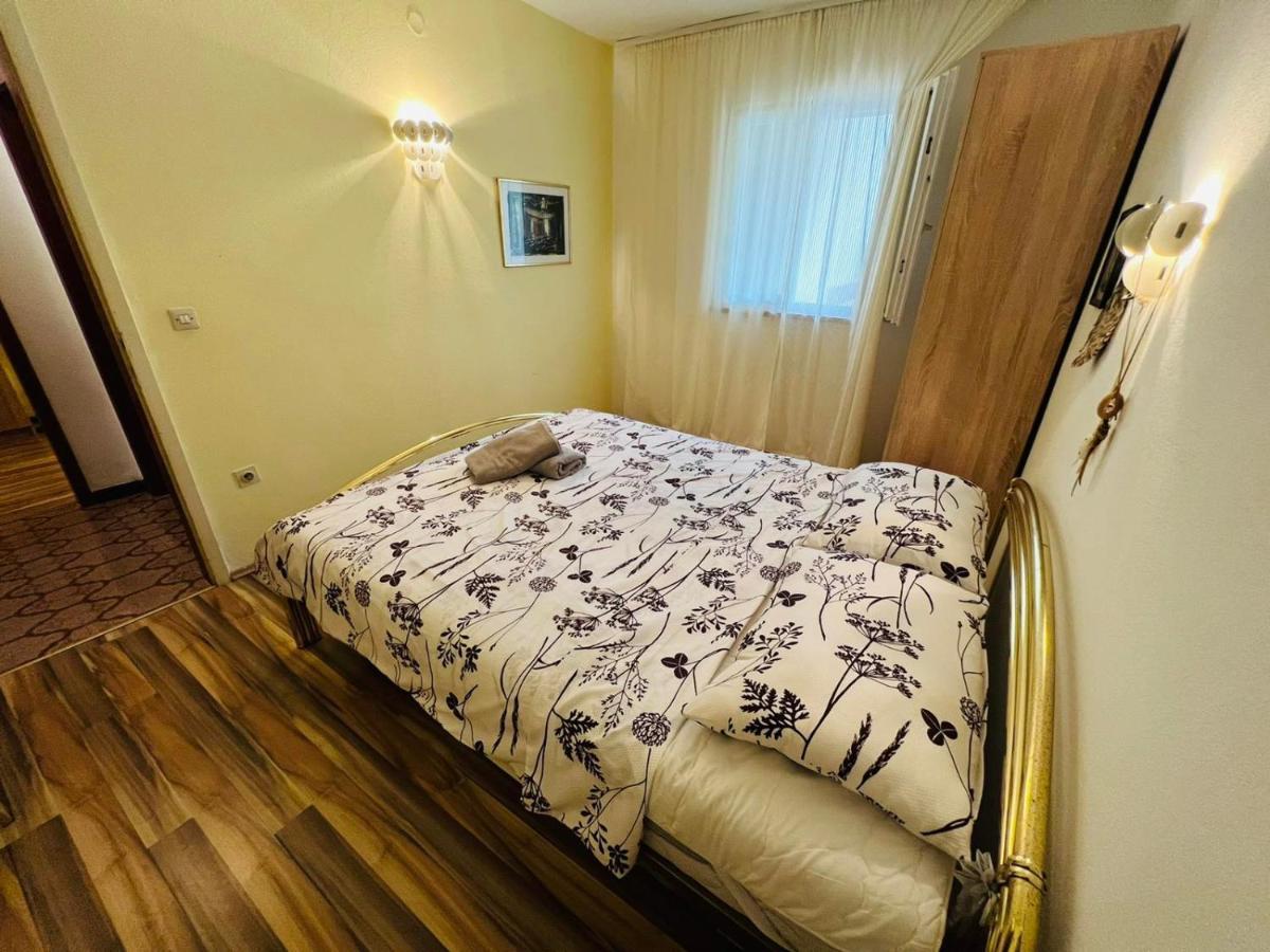 Sea Breeze Apartments With Private Beach And Boat Anchorage Stara Novalja Exterior photo